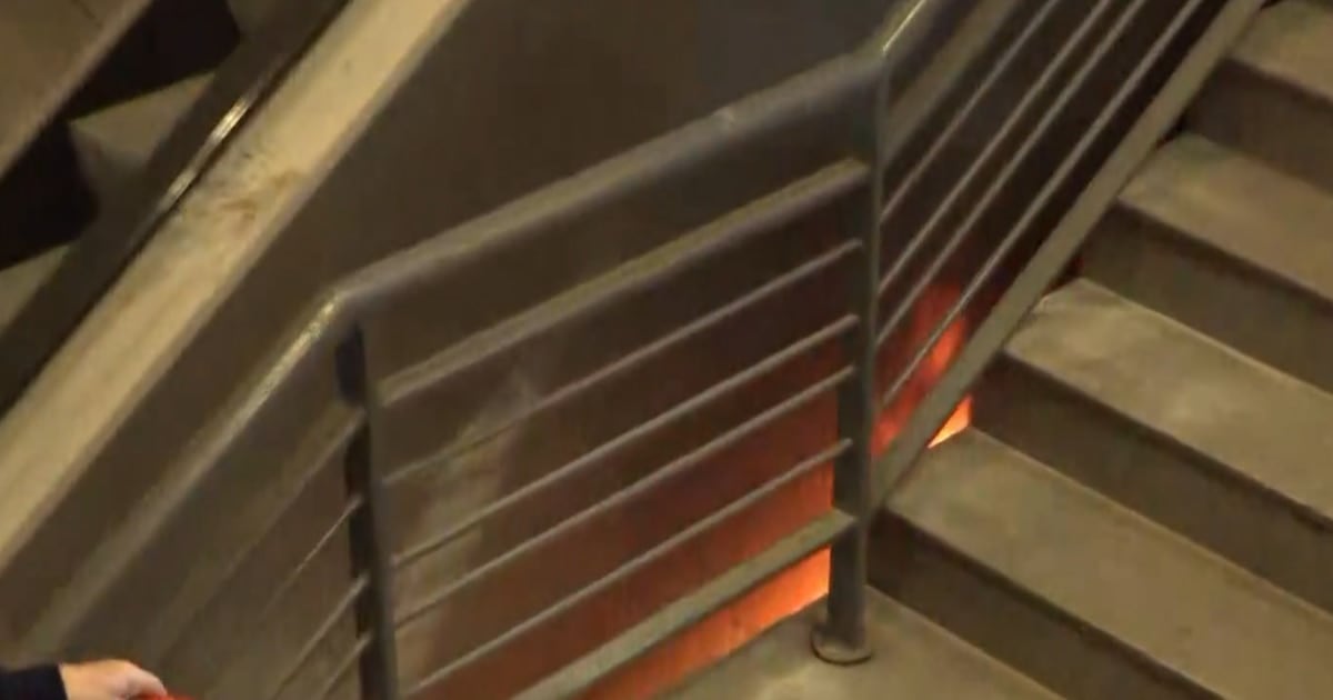 Incendio en una escalera mecánica de Constitución: evacuaron la terminal y un joven fue hospitalizado por inhalar humo
