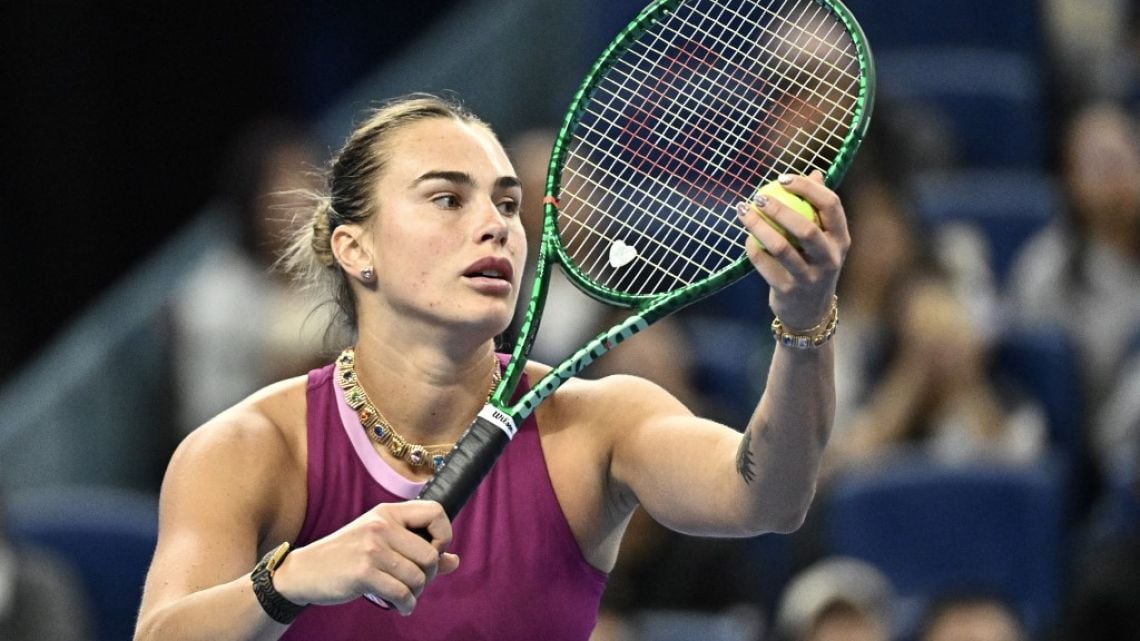 Sabalenka volvió al ruedo en Beijing y ya mira de reojo a Rybakina: pasó sin despeinarse y va por Bartunkova