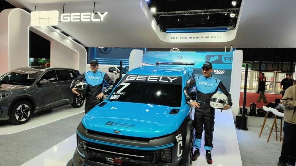 Geely se sube al TC2000 con la dupla Traut-Riva y se anota como la primera automotriz china de la categoría