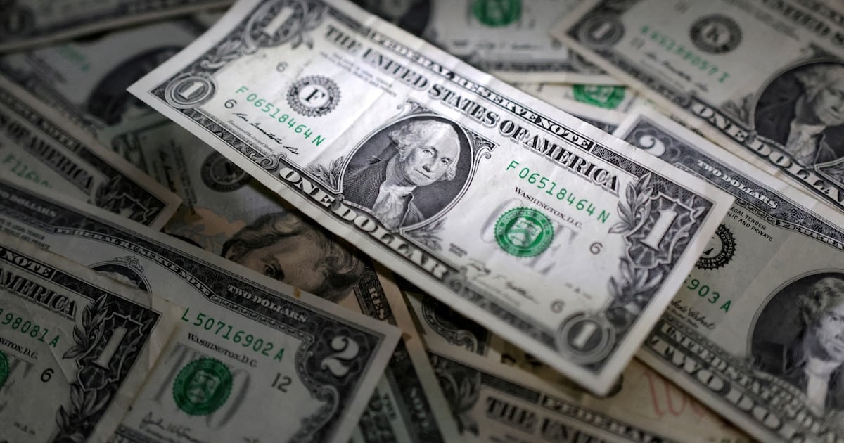 El dólar oficial cedió cinco pesos en cinco jornadas y se reacomodó por debajo del pico de la semana pasada