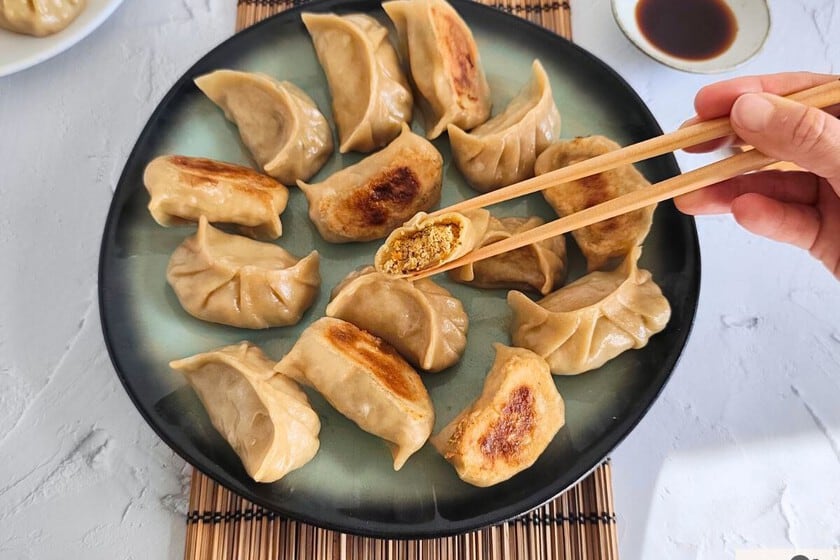 Treinta gyozas de tofu y shiitake que rescatan el sabor del río en la mesa