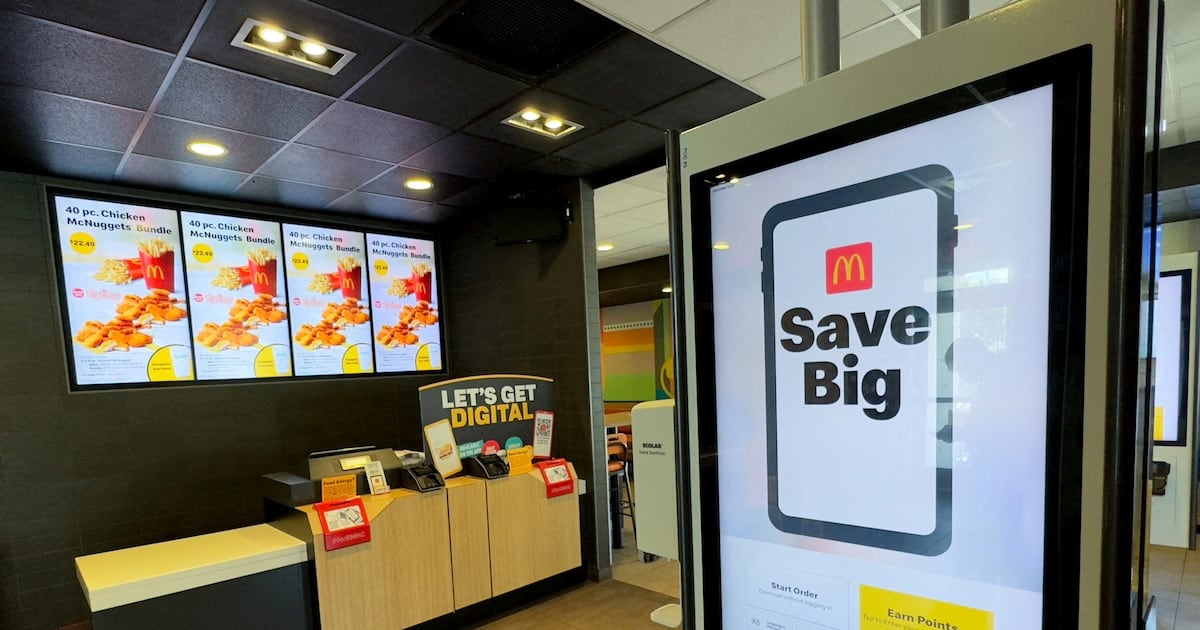¿Te cobraron distinto la misma hamburguesa a tres cuadras? Ahora sabés por qué