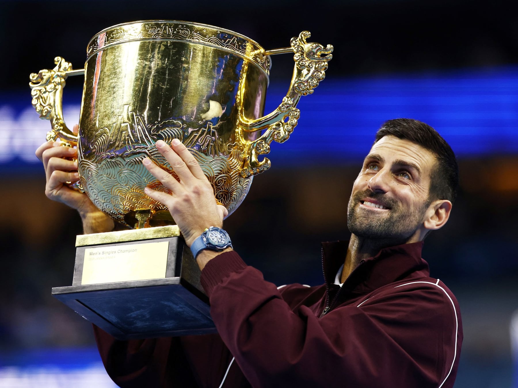 Novak no se baja: llegó a 102 títulos en Pekín y ya le respira en la nuca a Federer