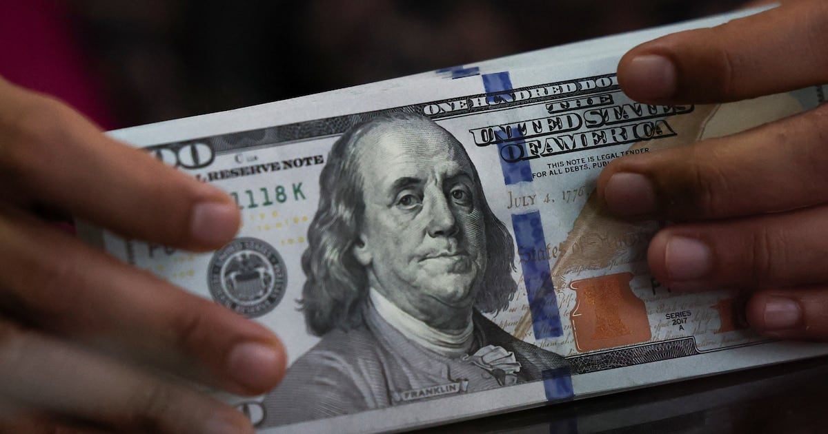 El dólar mayorista cerró su tercera rueda en $1.520 y el blue quedó a $1.550