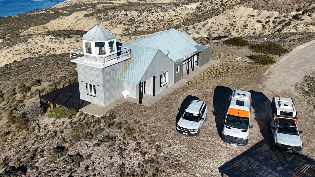 A 50 kilómetros de Puerto Madryn, una estancia de 1924 se abre al avistaje de ballenas desde la costa