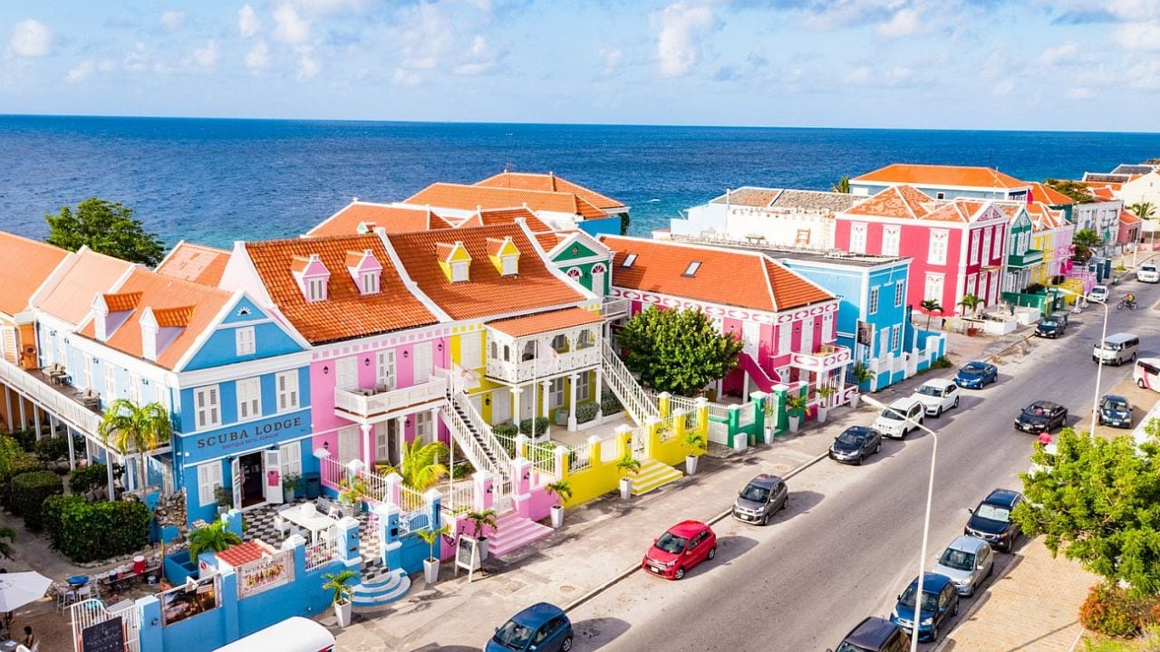 Curazao, esa isla del sur del Caribe que te espera con calas, un ferry gratis y un buggy que te lleva hasta una cueva