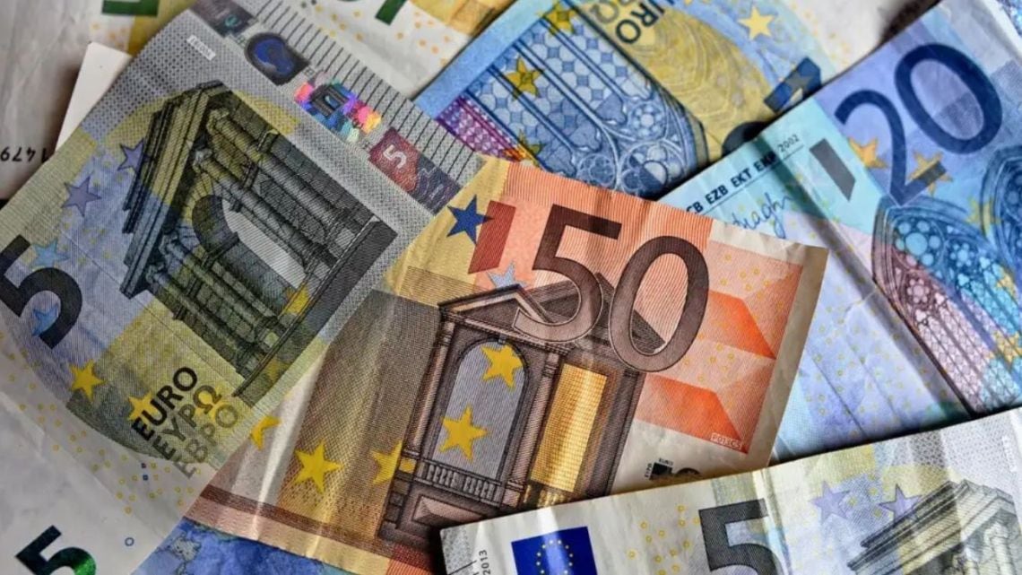 El euro blue cedió seis pesos y se alejó de los 1.840 en una rueda de escasa volatilidad