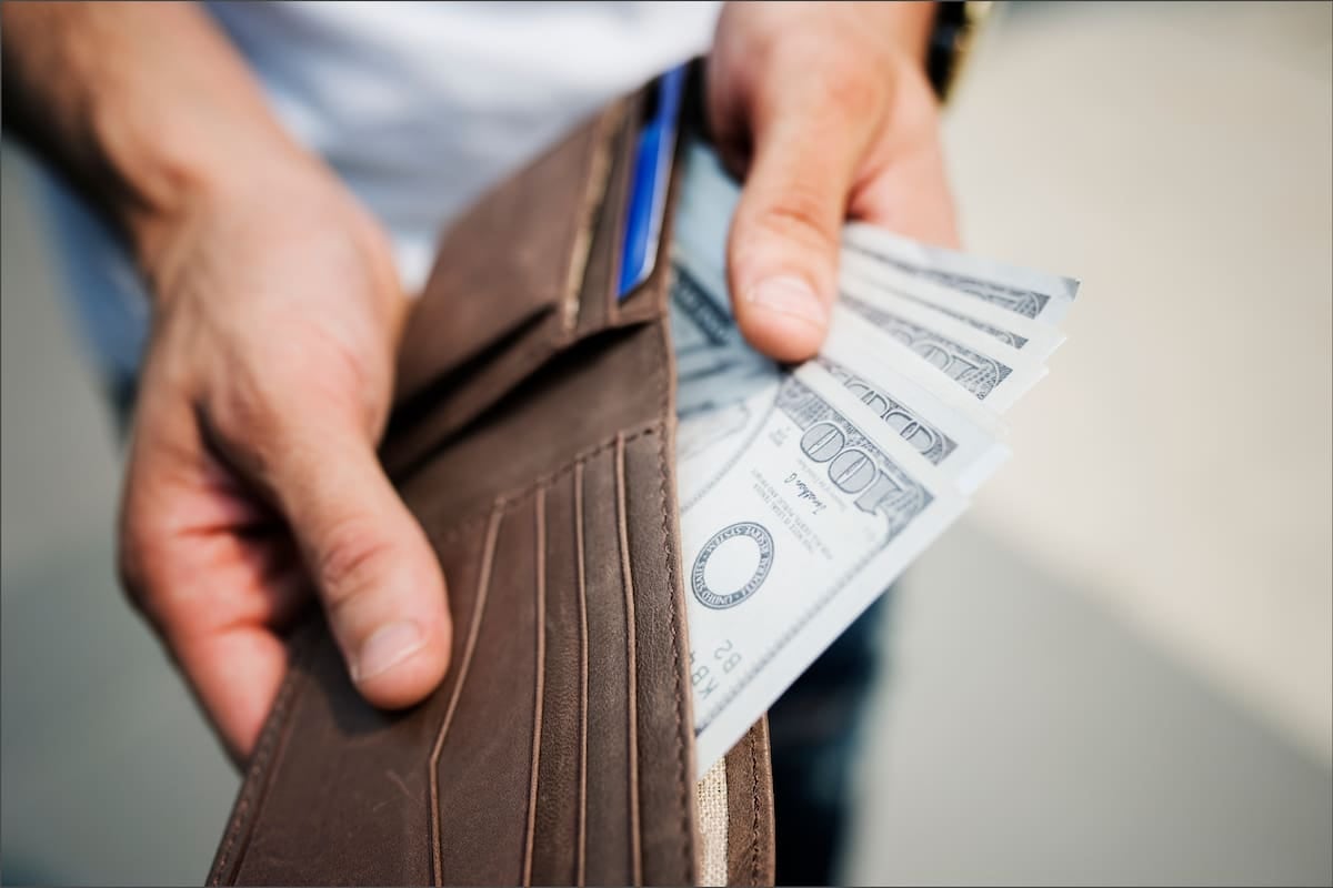 La brecha cambiaria se diluye: el blue quedó a apenas cinco pesos del dólar oficial en el cierre de la semana