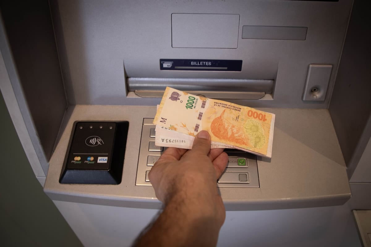 La banca argentina perdió casi 700 sucursales en siete años y el empleo acompañó la poda