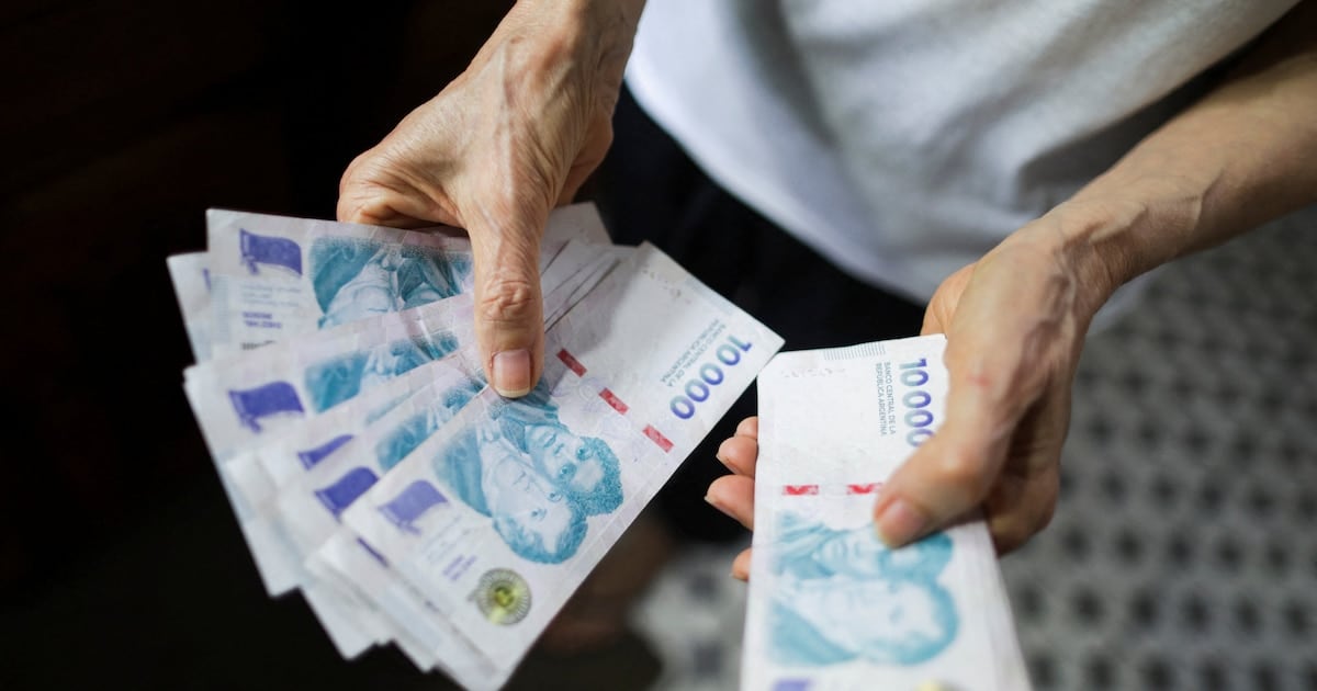 Morosidad juvenil: las billeteras virtuales duplican a los bancos en deudas impagas entre menores de 30 años