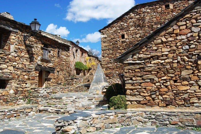 Umbralejo: el pueblo de pizarra que volvió a latir entre las sierras de Guadalajara