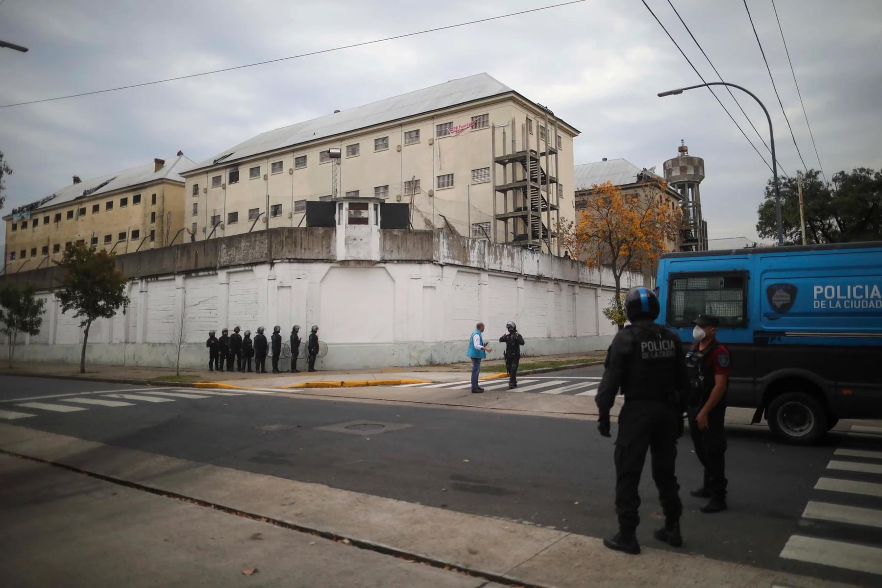 Devoto: ya mudaron a Marcos Paz al 60 por ciento de los internos en medio de quejas por pertenencias no entregadas