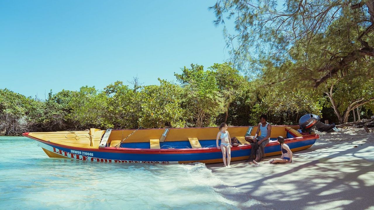 Jamaica, la isla que el argentino ya eligió: montañas azules, playas sin sargazo y un festín de actividades