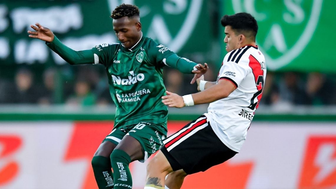 Sarmiento le bajó el telón a River en Junín y se prendió arriba