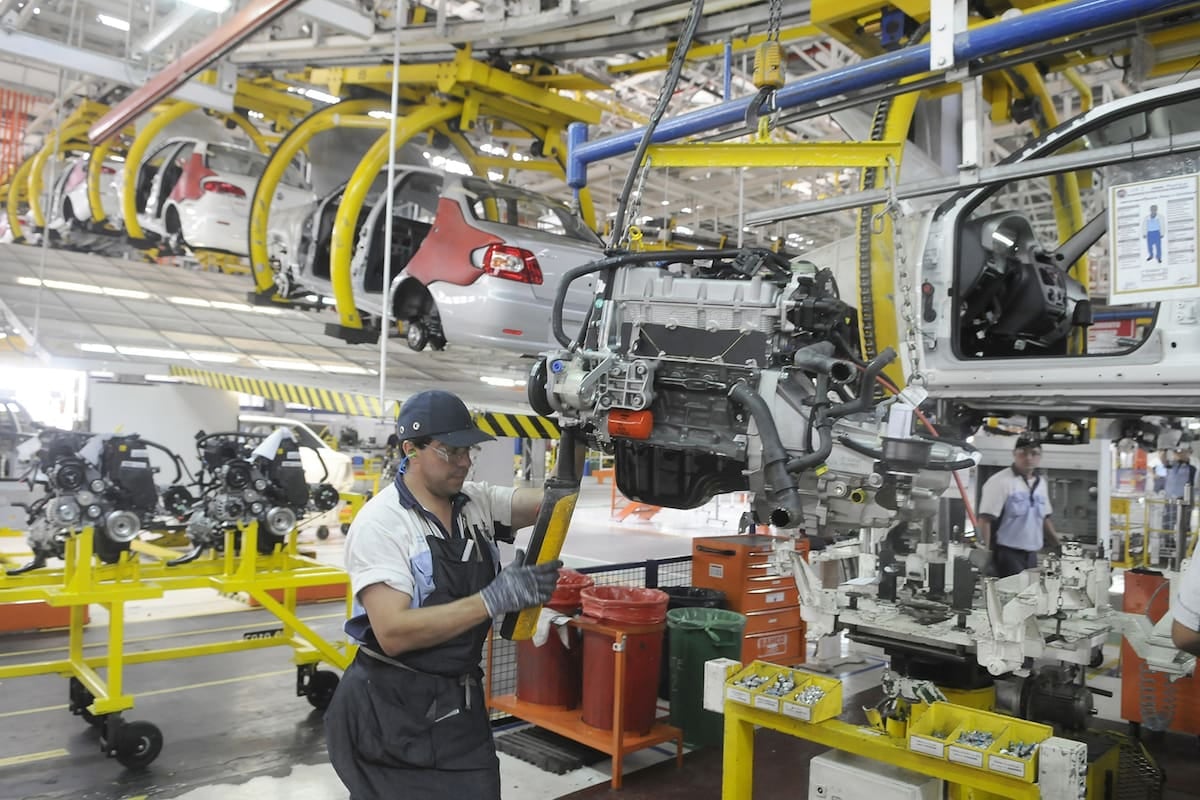 La industria operó al 58,5% de su capacidad en agosto y se aleja del piso de enero
