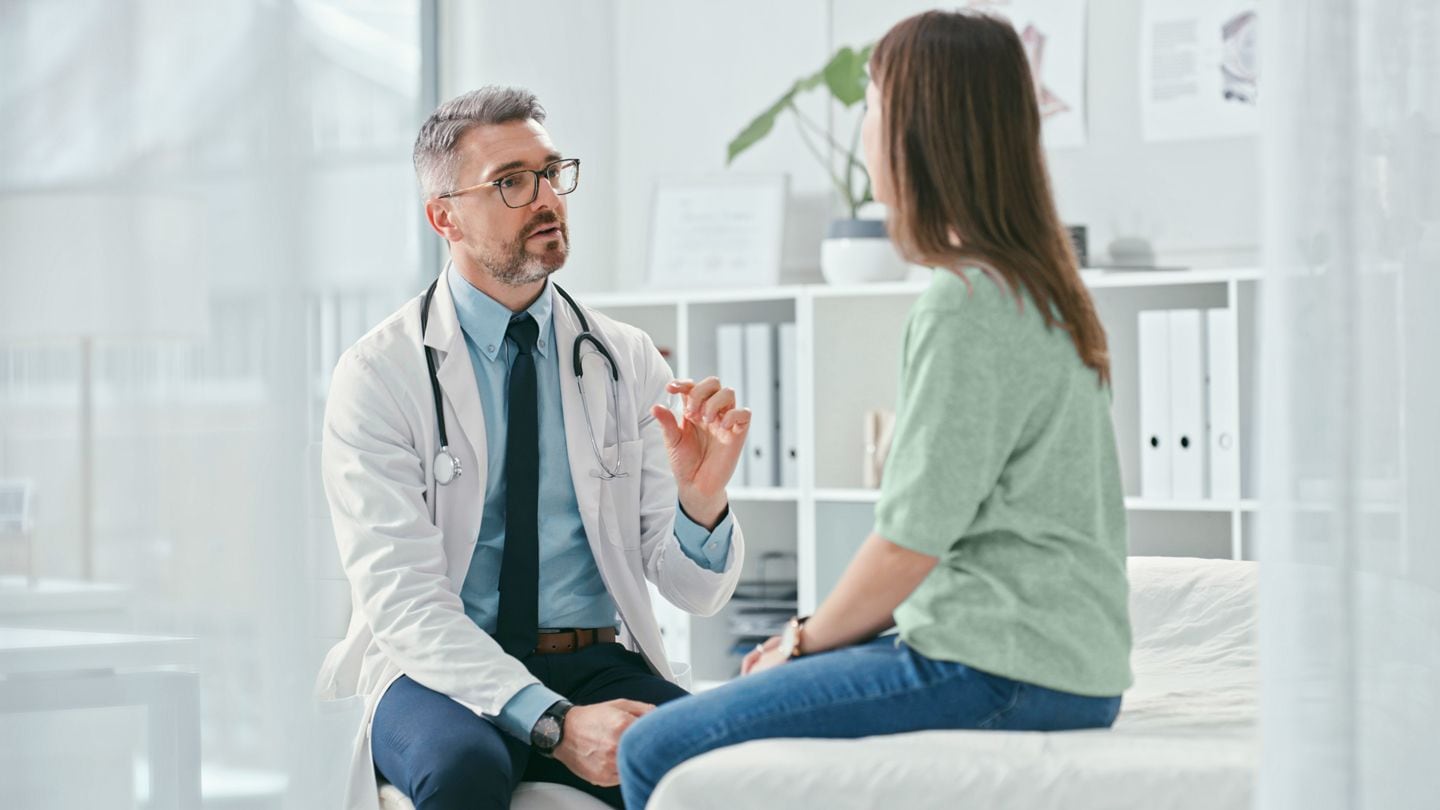 Allanamientos simultáneos al ginecólogo chaqueño acusado por ocho pacientes: qué se sabe hasta ahora