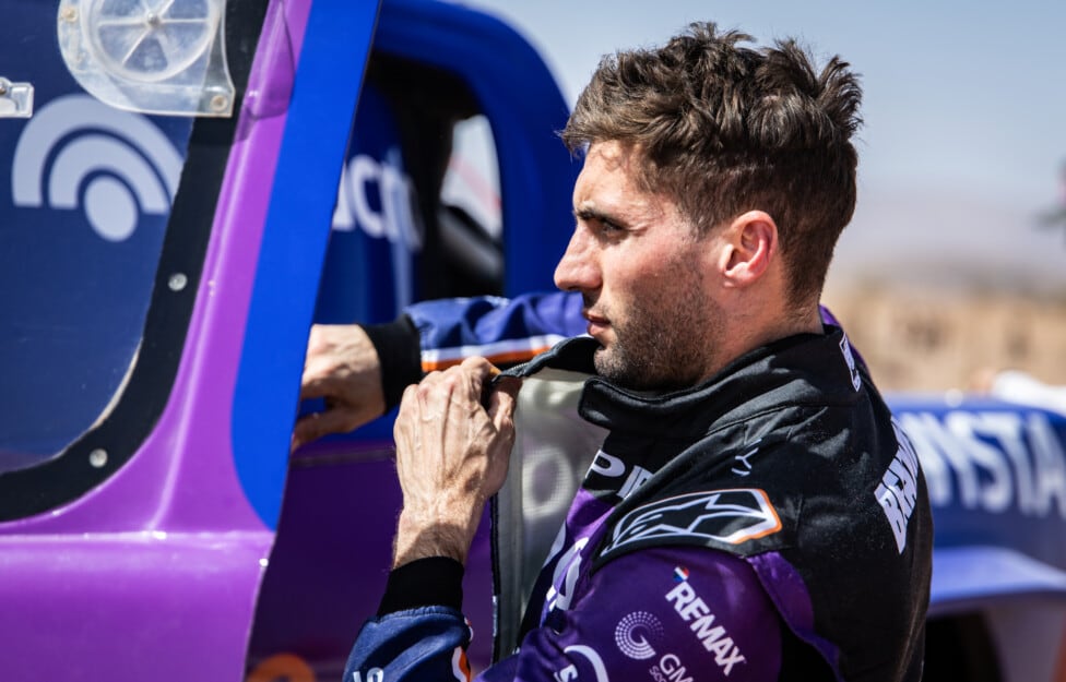 Benavides no se guarda nada: "el Dakar se corre" y él sigue a full con la Hilux