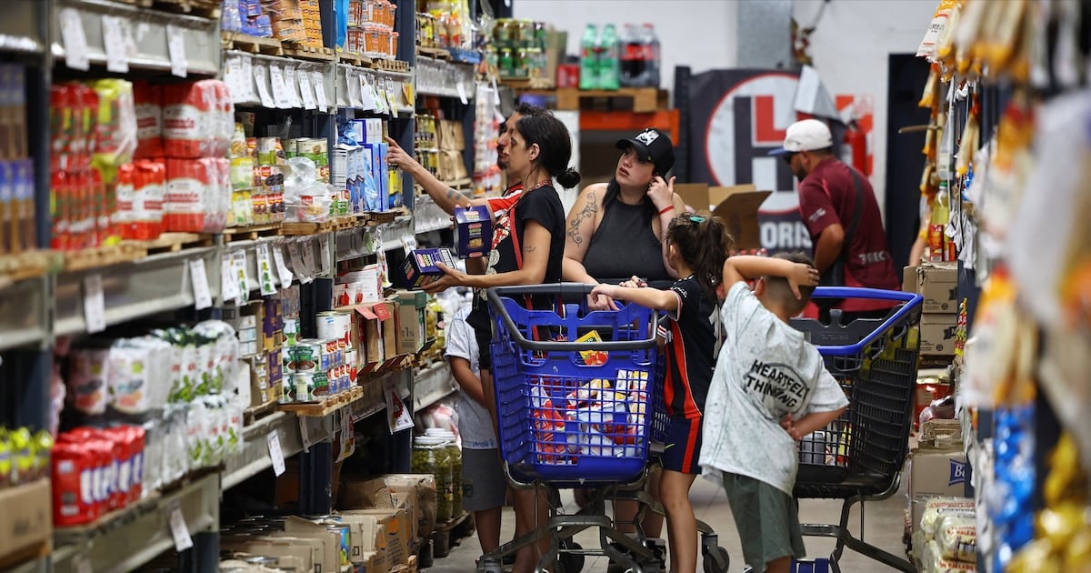La inflación mensual se mueve en un rango de 1,6% a 1,8% y los analistas proyectan que el zigzag continuará hasta 2027