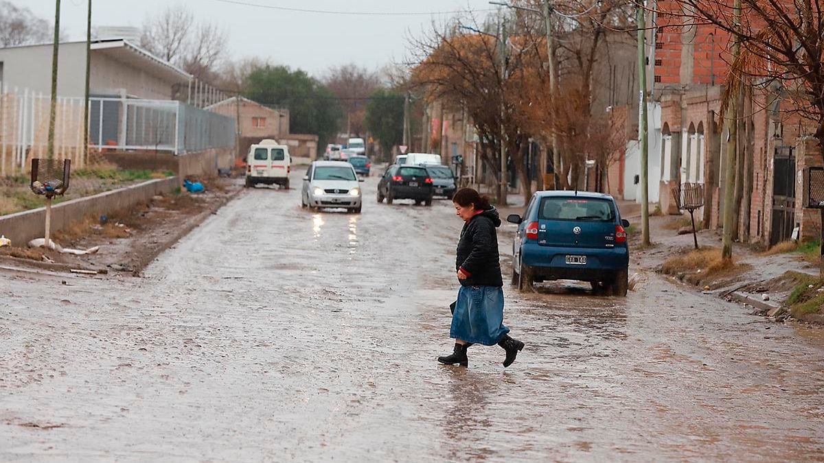 Neuquén, entre el barro y el cielo: cuando la tormenta se arma en quince minutos y hay que saber a dónde correr