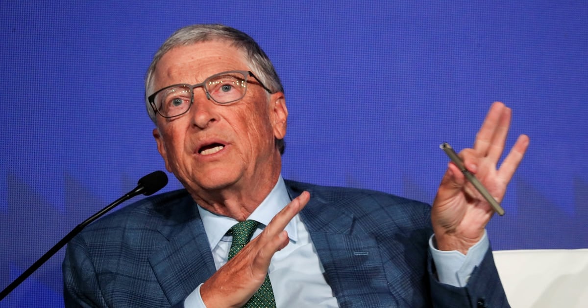 Bill Gates pasó por el Vaticano y dejó un aviso: la inteligencia artificial no se va a regular sola
