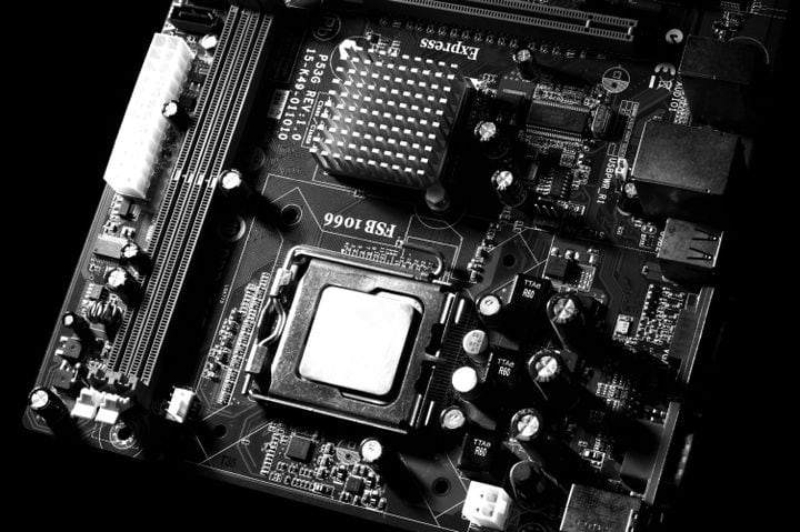 GIGABYTE lleva el anime y la estética blanca al armado de PCies de alta gama