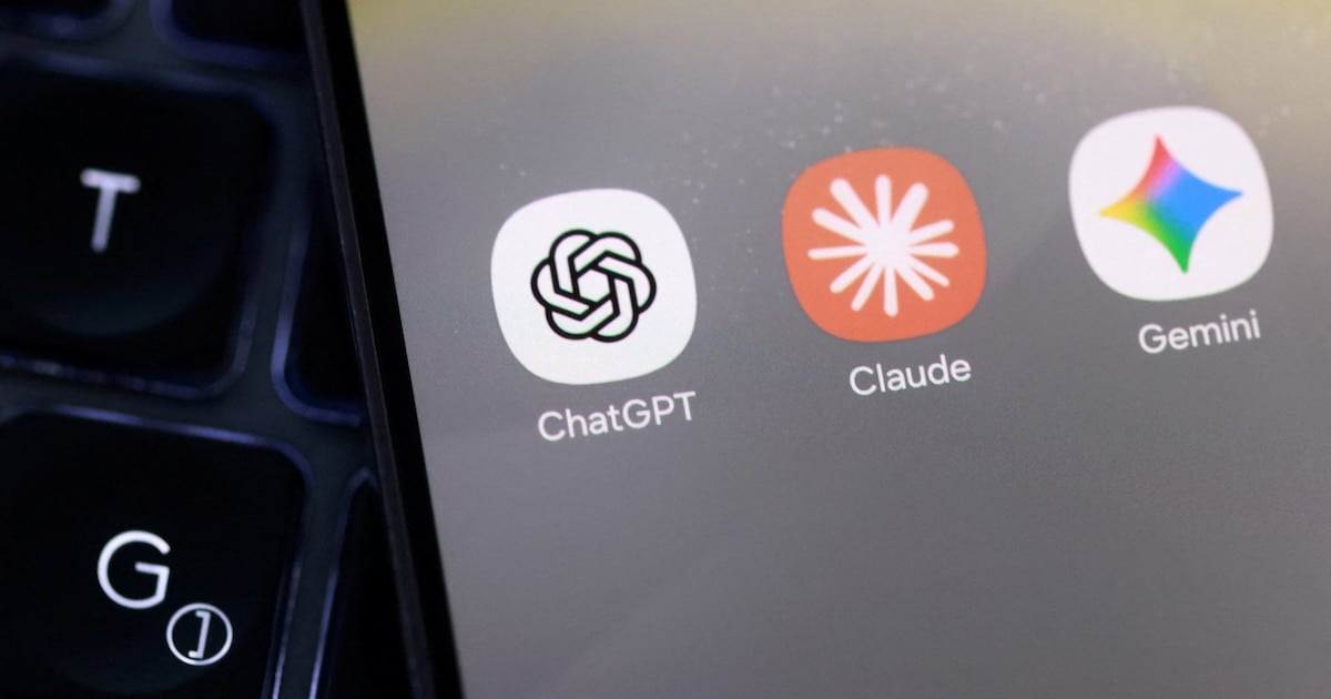 ChatGPT pierde terreno relative, pero no visitas: la competencia se puts en carrera